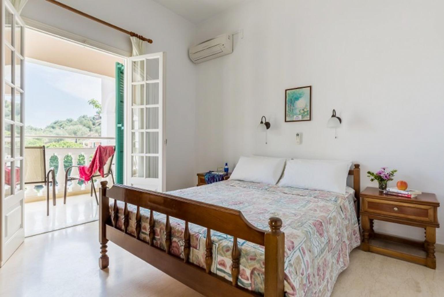 Double bedroom with A/C and terrace access with sea views