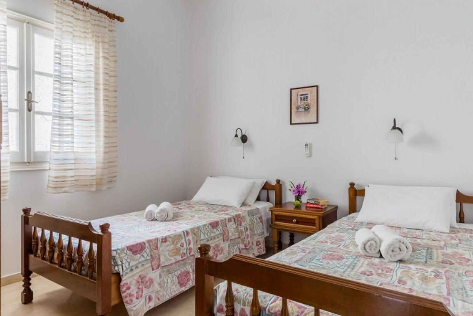 Twin bedroom with A/C