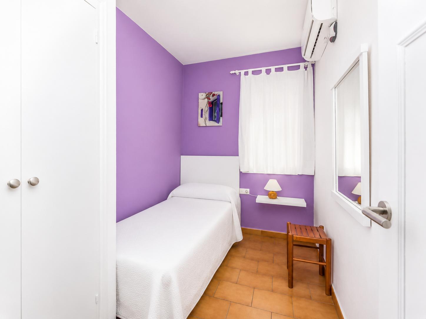 Single bedroom with AC