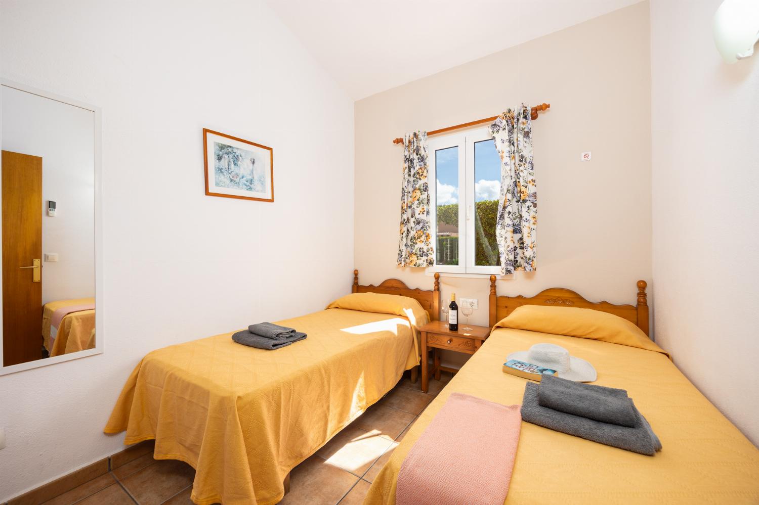 Twin bedroom with A/C
