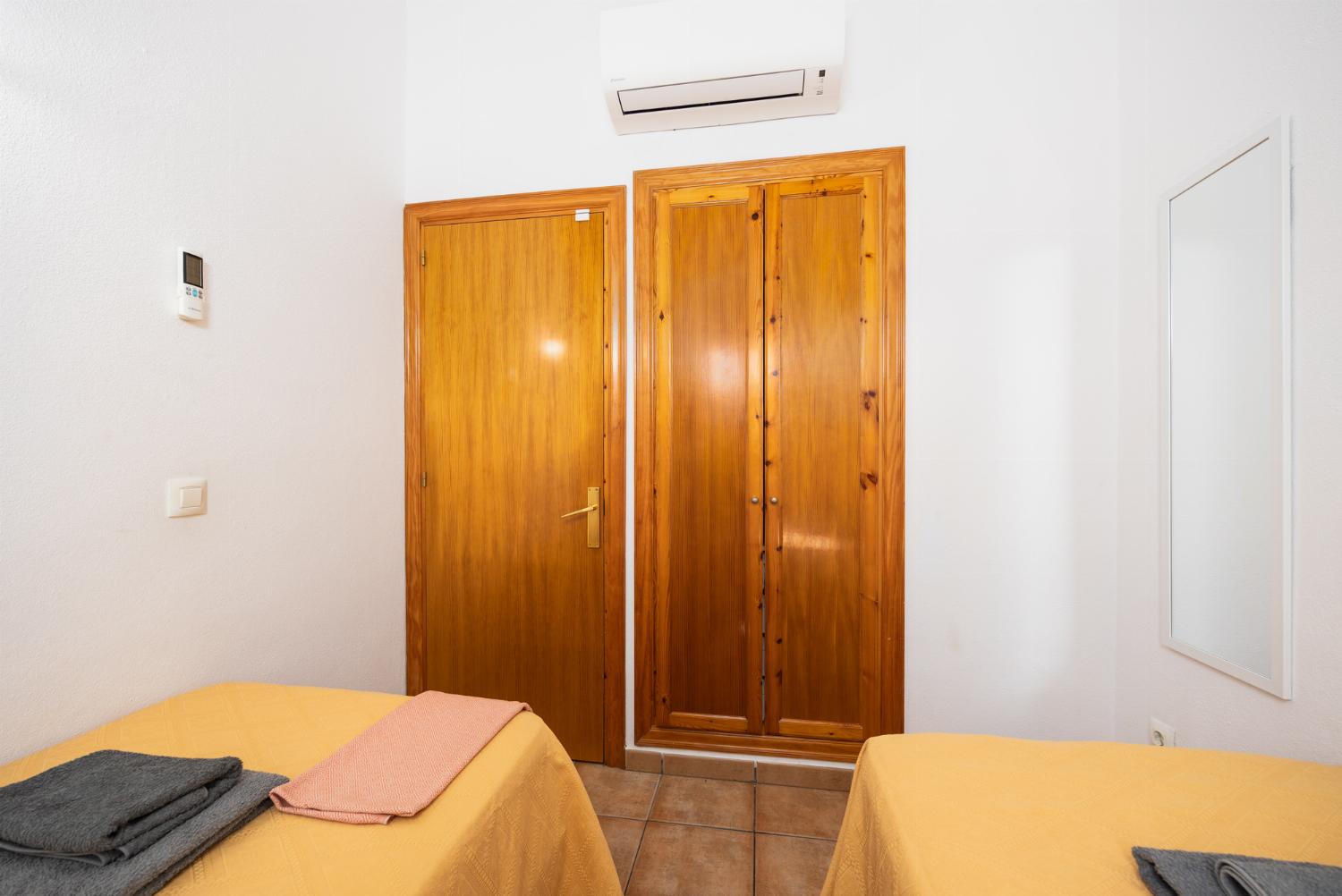 Twin bedroom with A/C