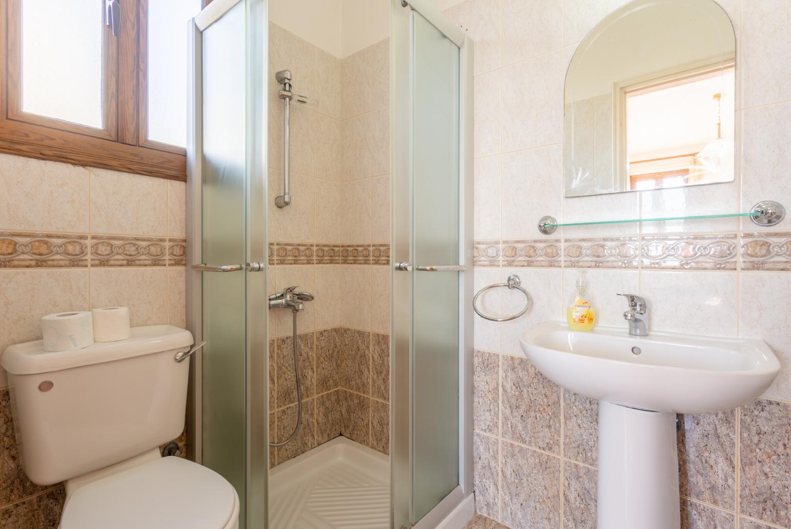 En suite bathroom with shower