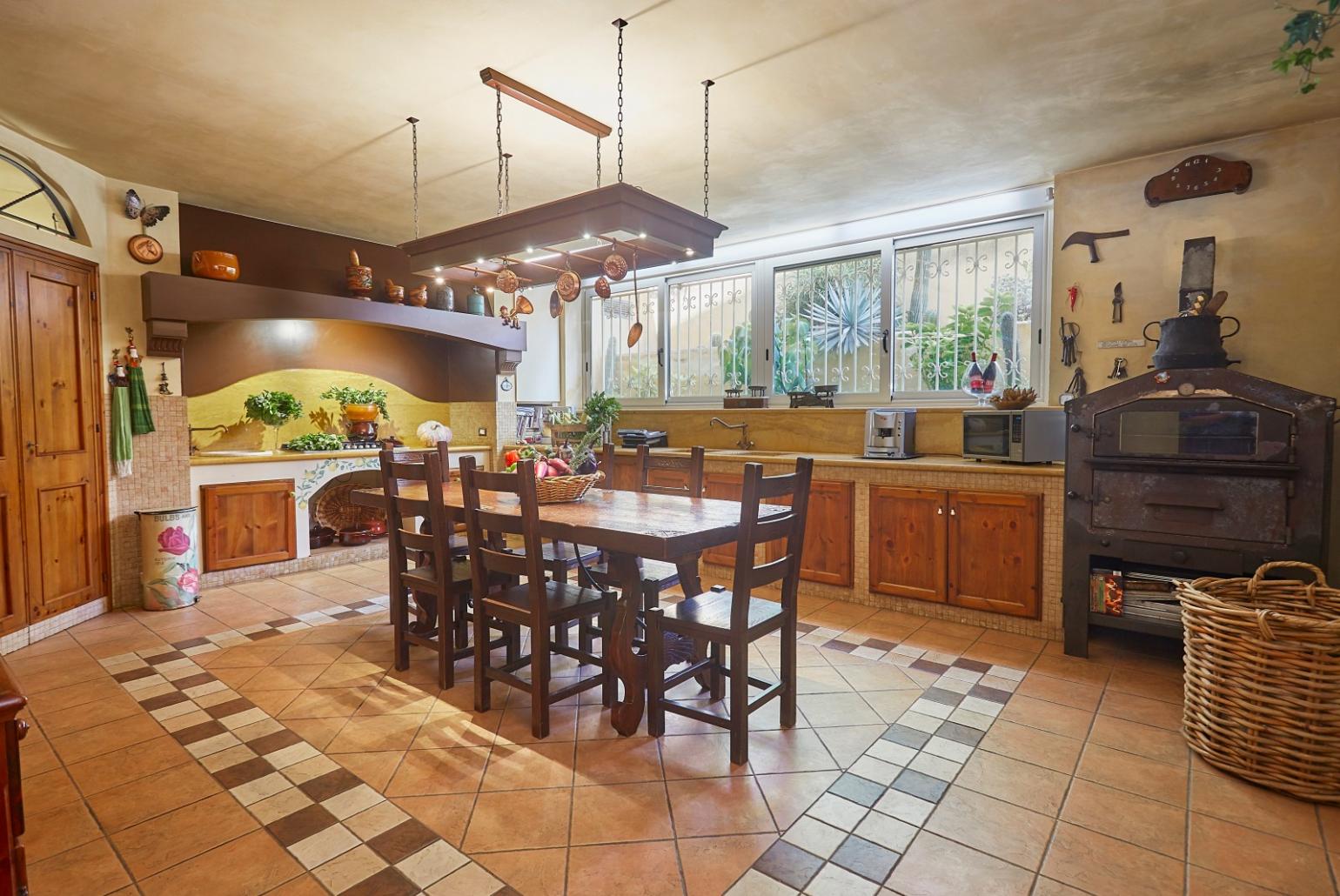 Equipped kitchen and dining area