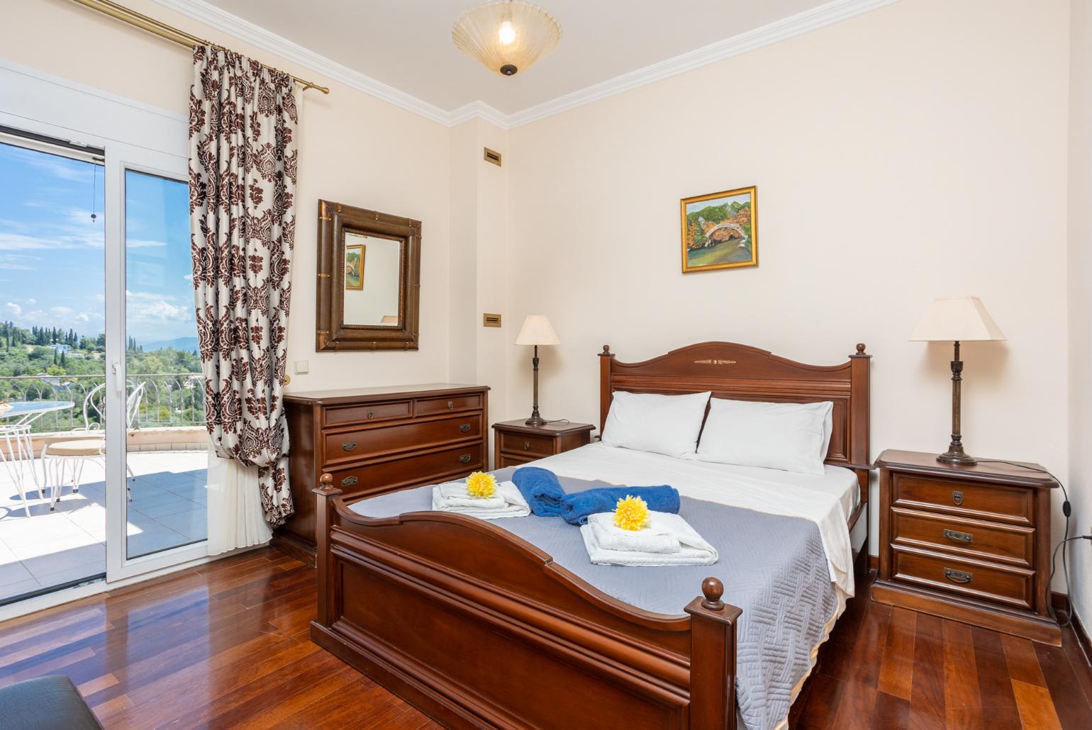 Double bedroom with A/C and terrace access