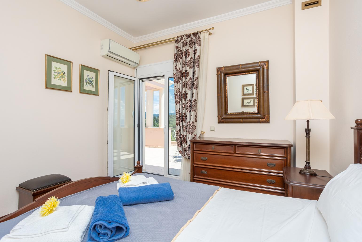 Double bedroom with A/C and terrace access