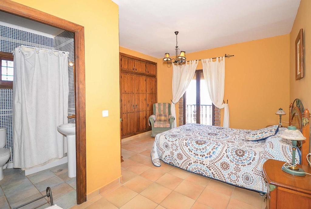 Double bedroom with en suite bathroom