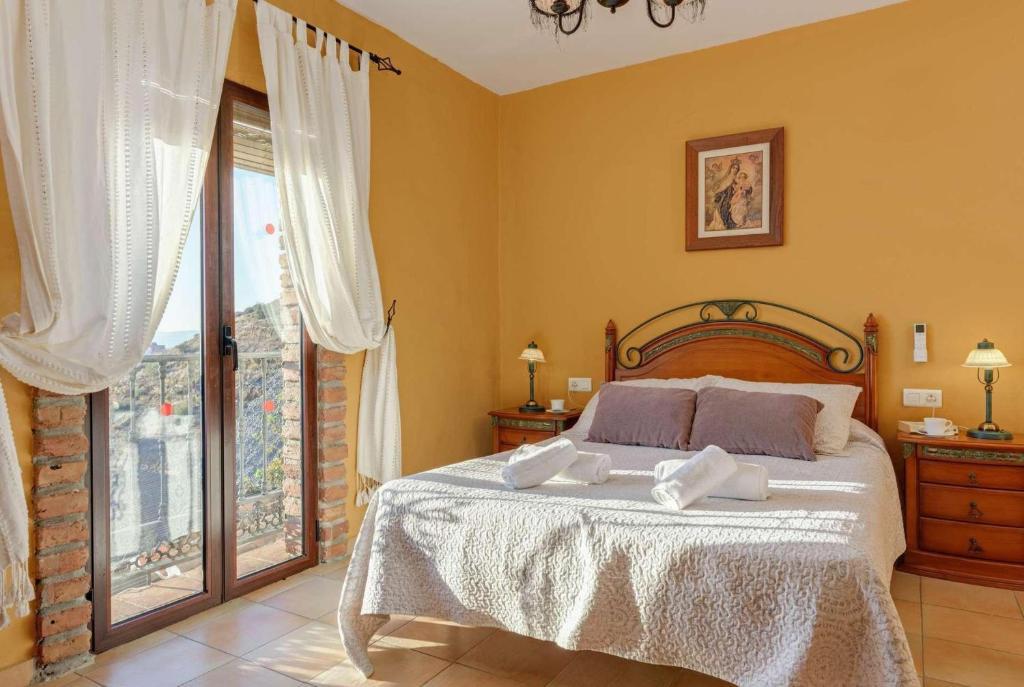 Double bedroom with en suite bathroom