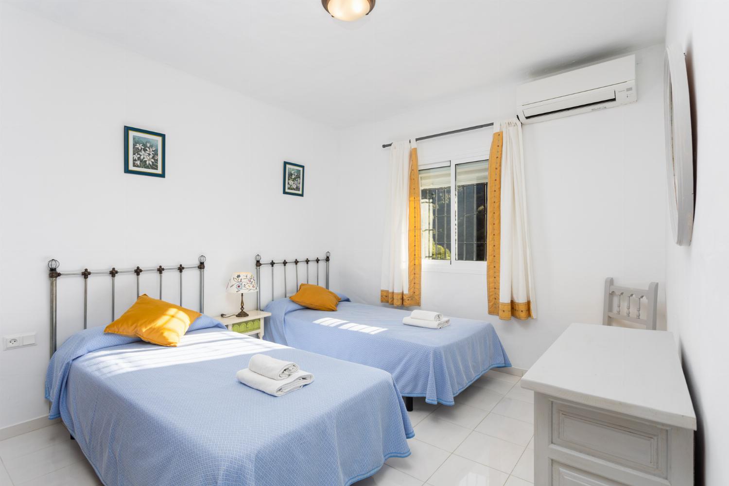 Twin bedroom with A/C