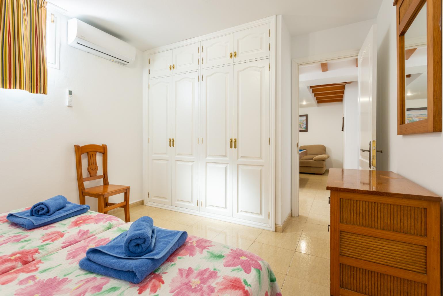 Twin bedroom with A/C