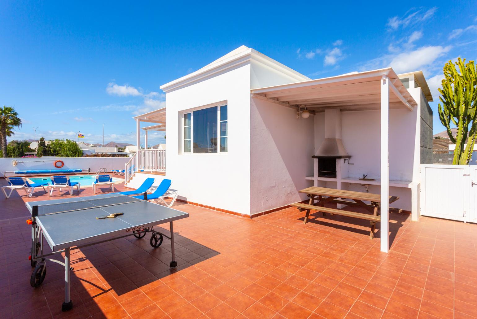 Terrace area with table tennis