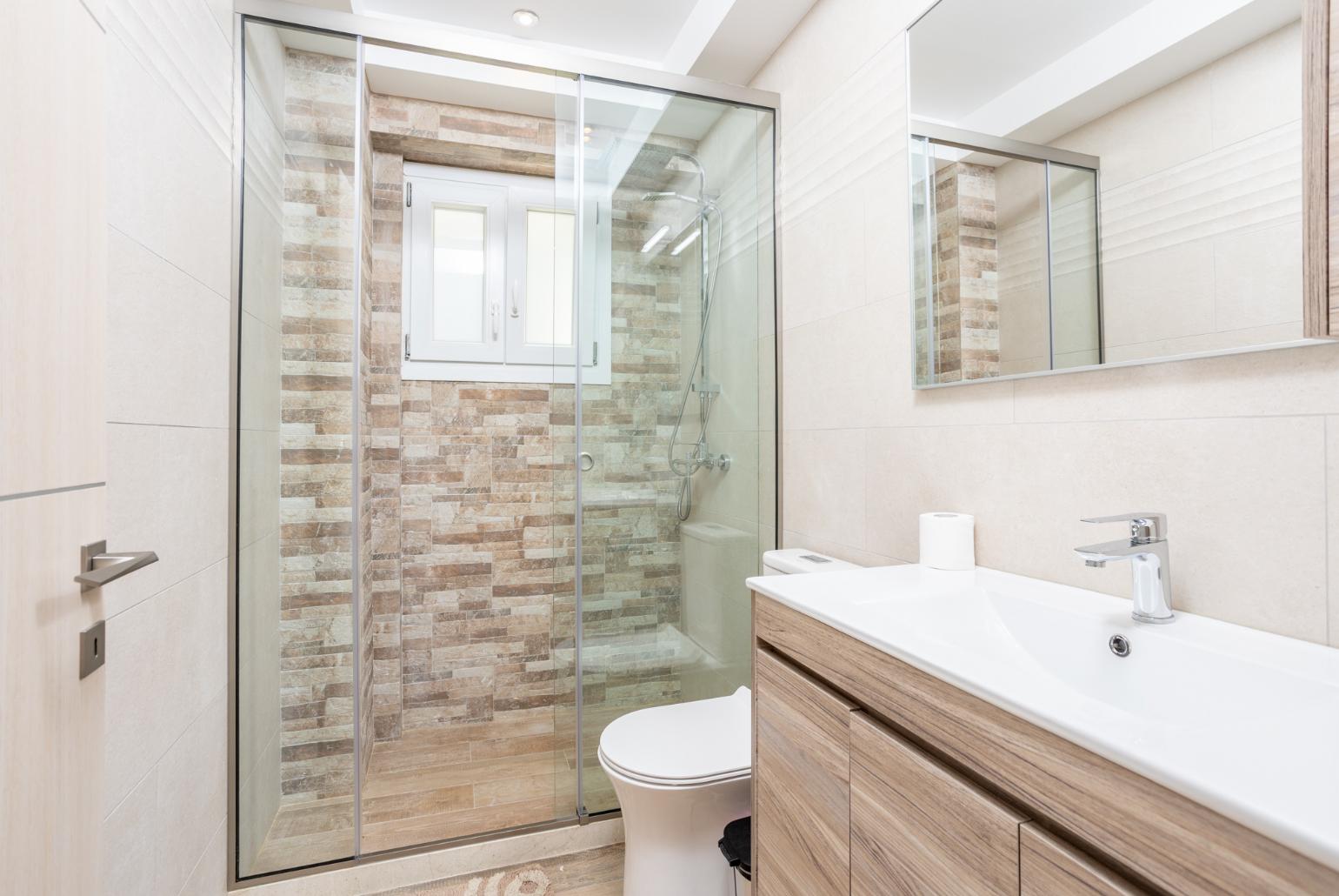 En suite bathroom with shower