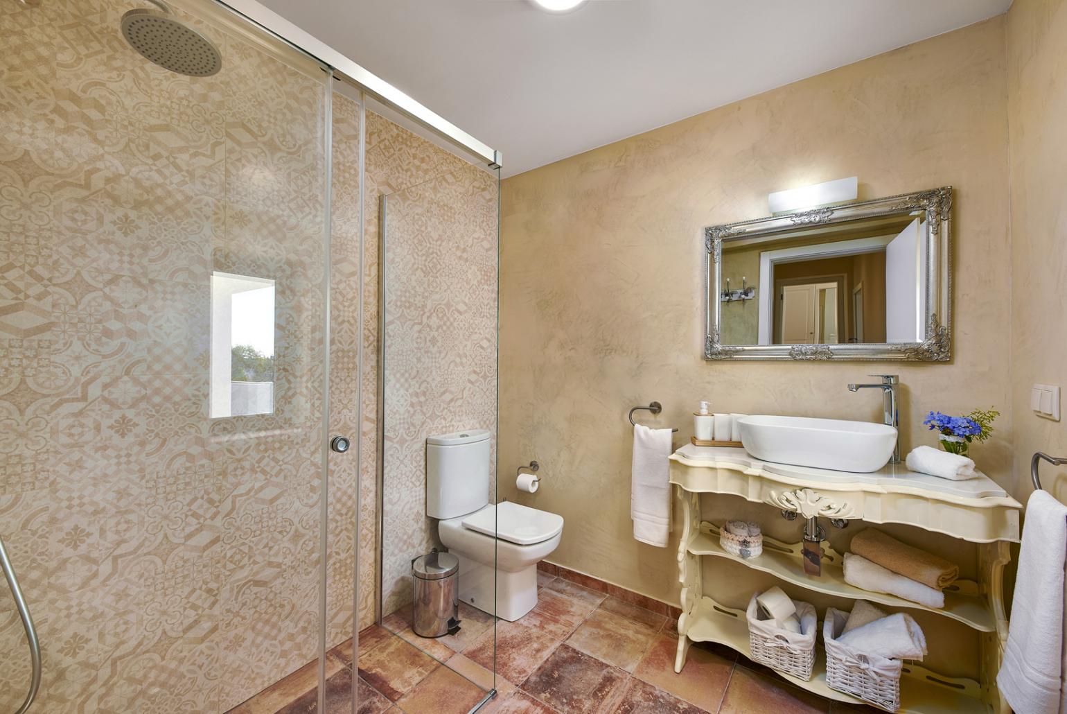 En suite bathroom with shower 