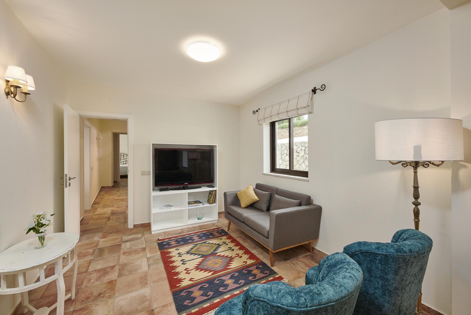 Open-plan living room with sofa, dining area, kitchen, WiFi internet, satellite TV