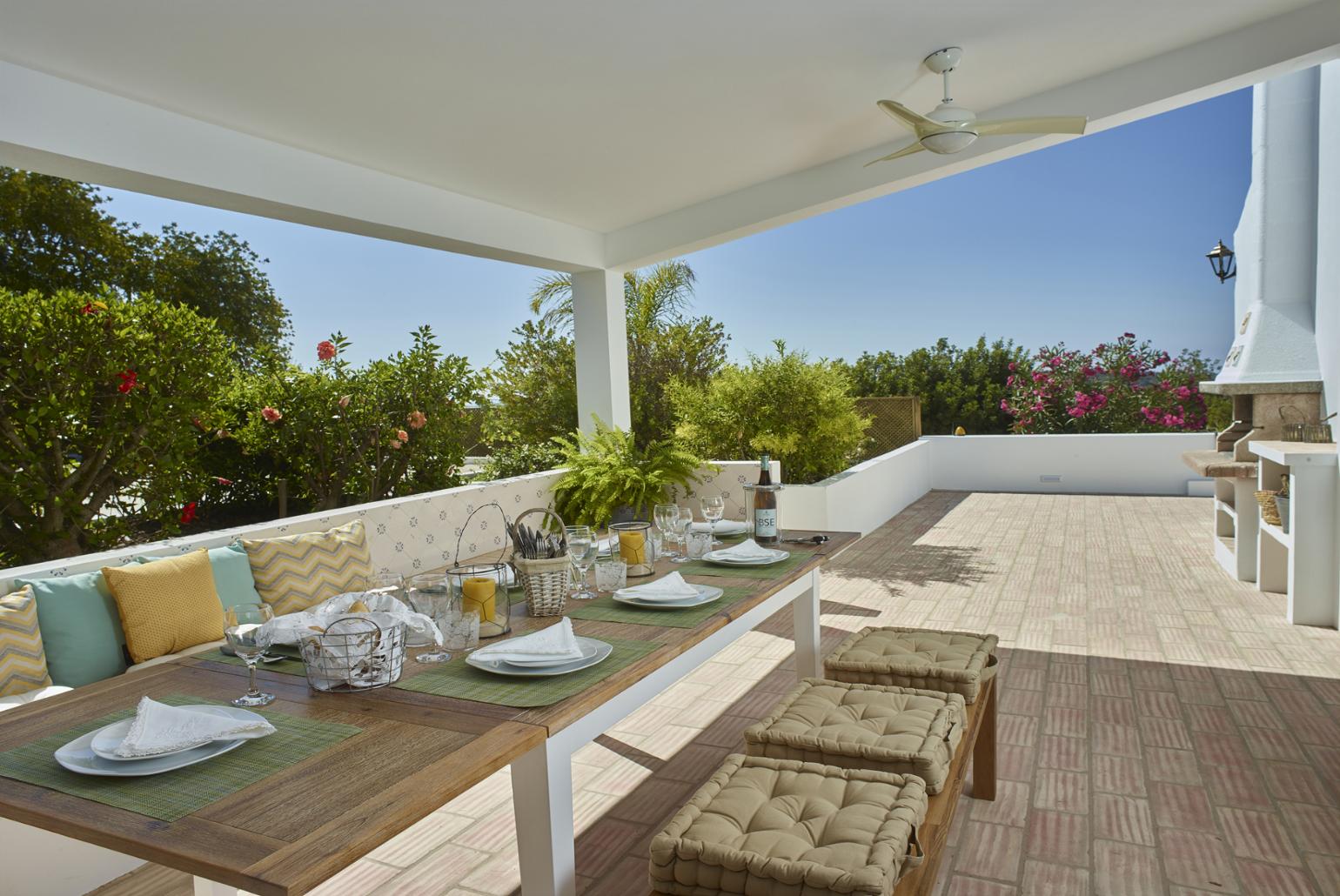 Outdoor sheltered terrace with BBQ