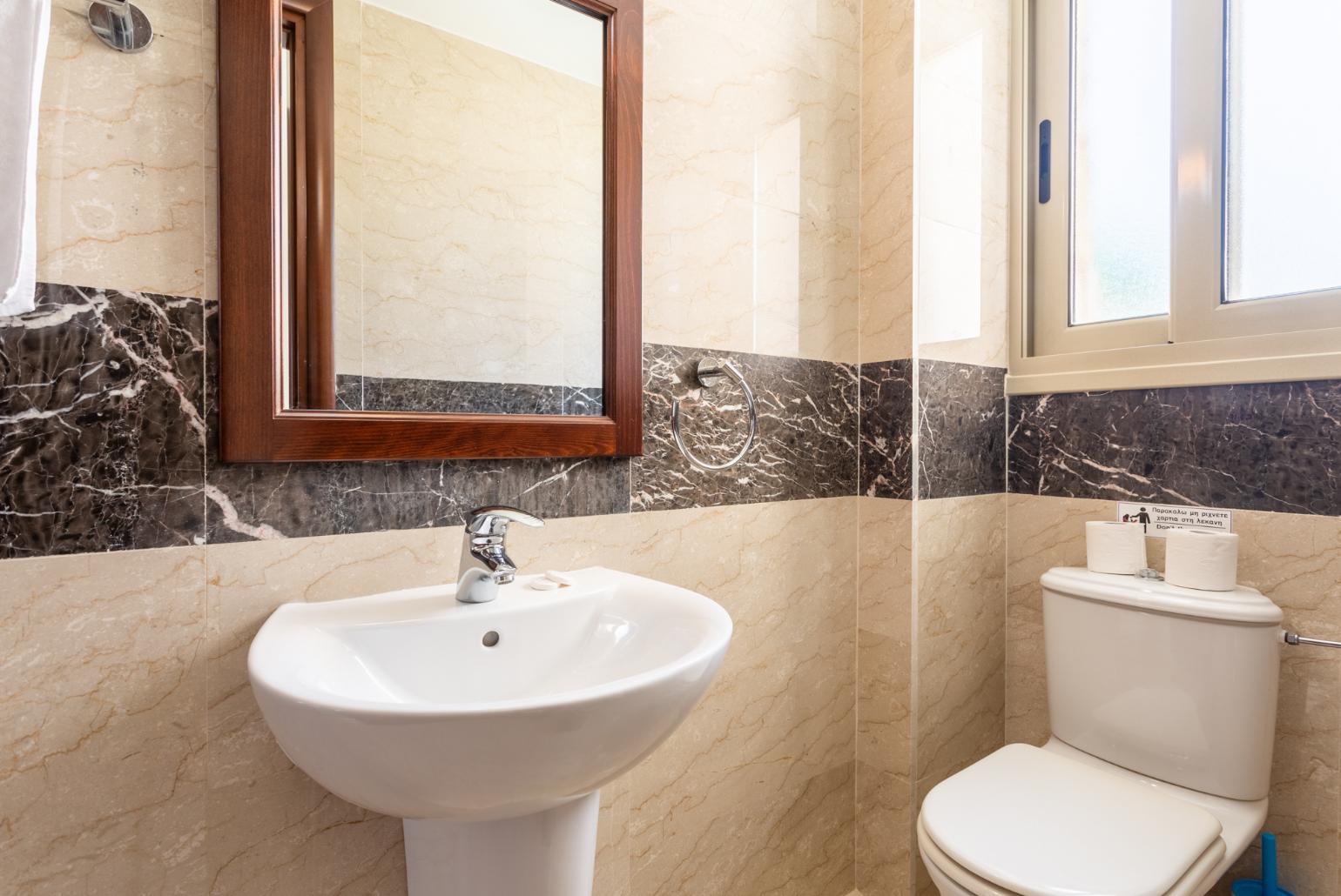 En suite bathroom with shower