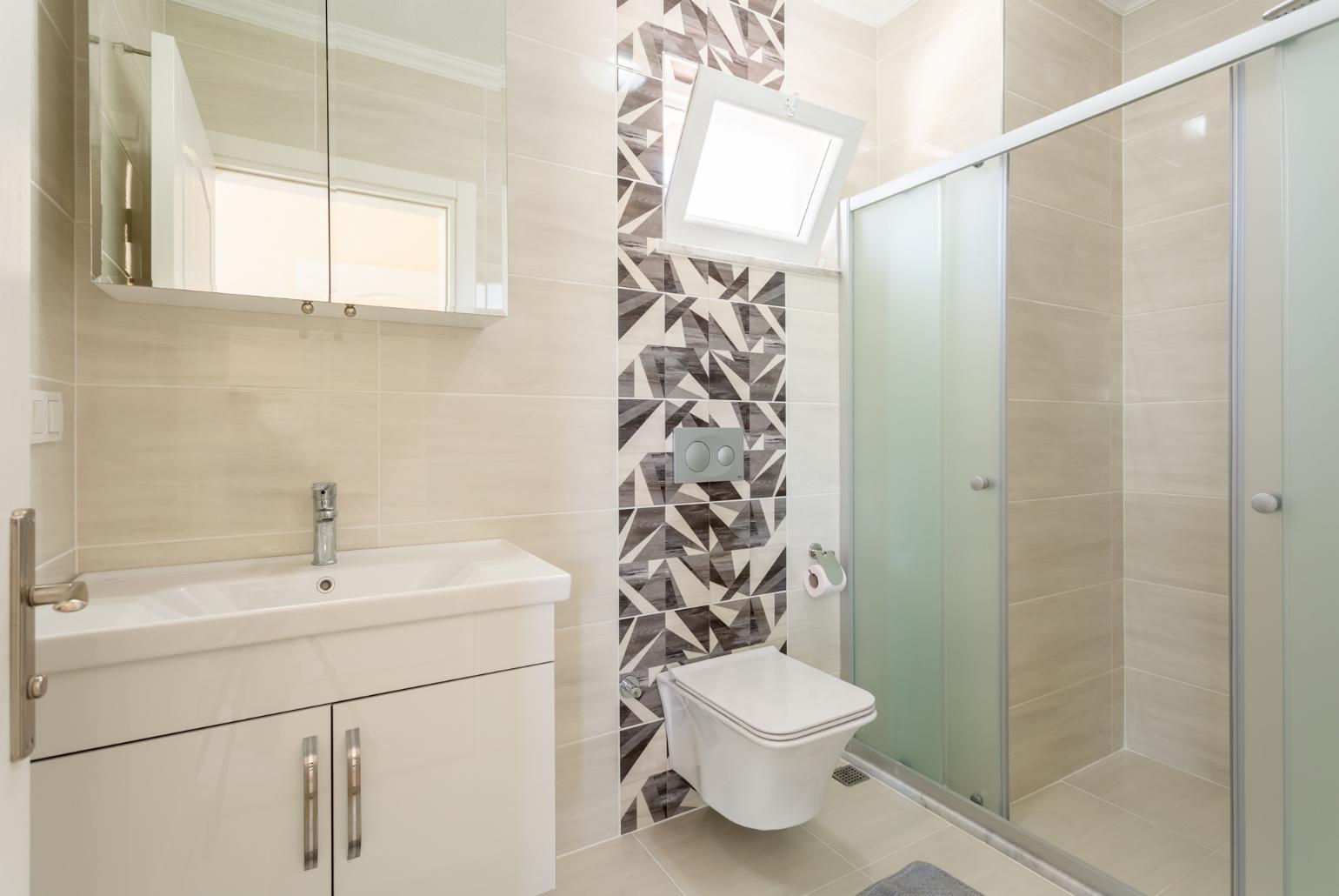 En suite bathroom with shower