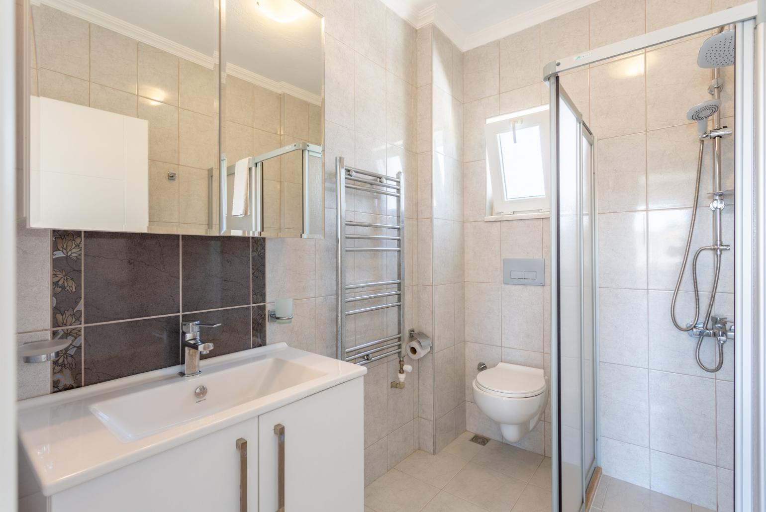 En suite bathroom with shower