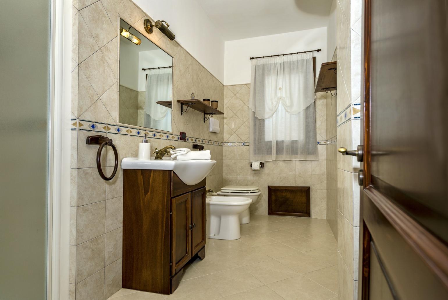  En suite bathroom with shower