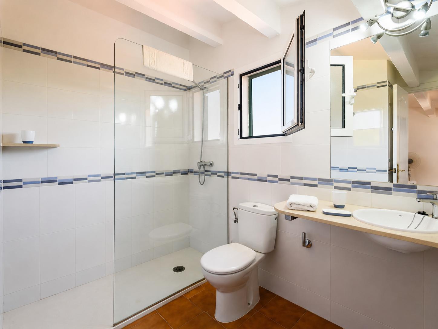 En suite bathroom with shower