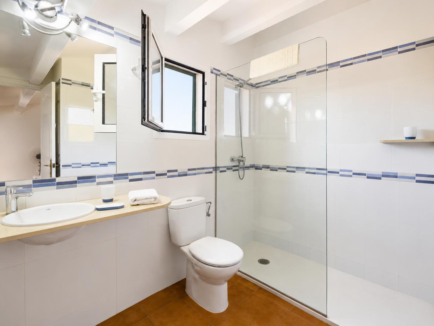 En suite bathroom with shower