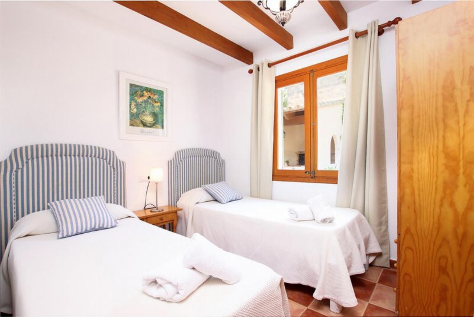 Twin bedroom