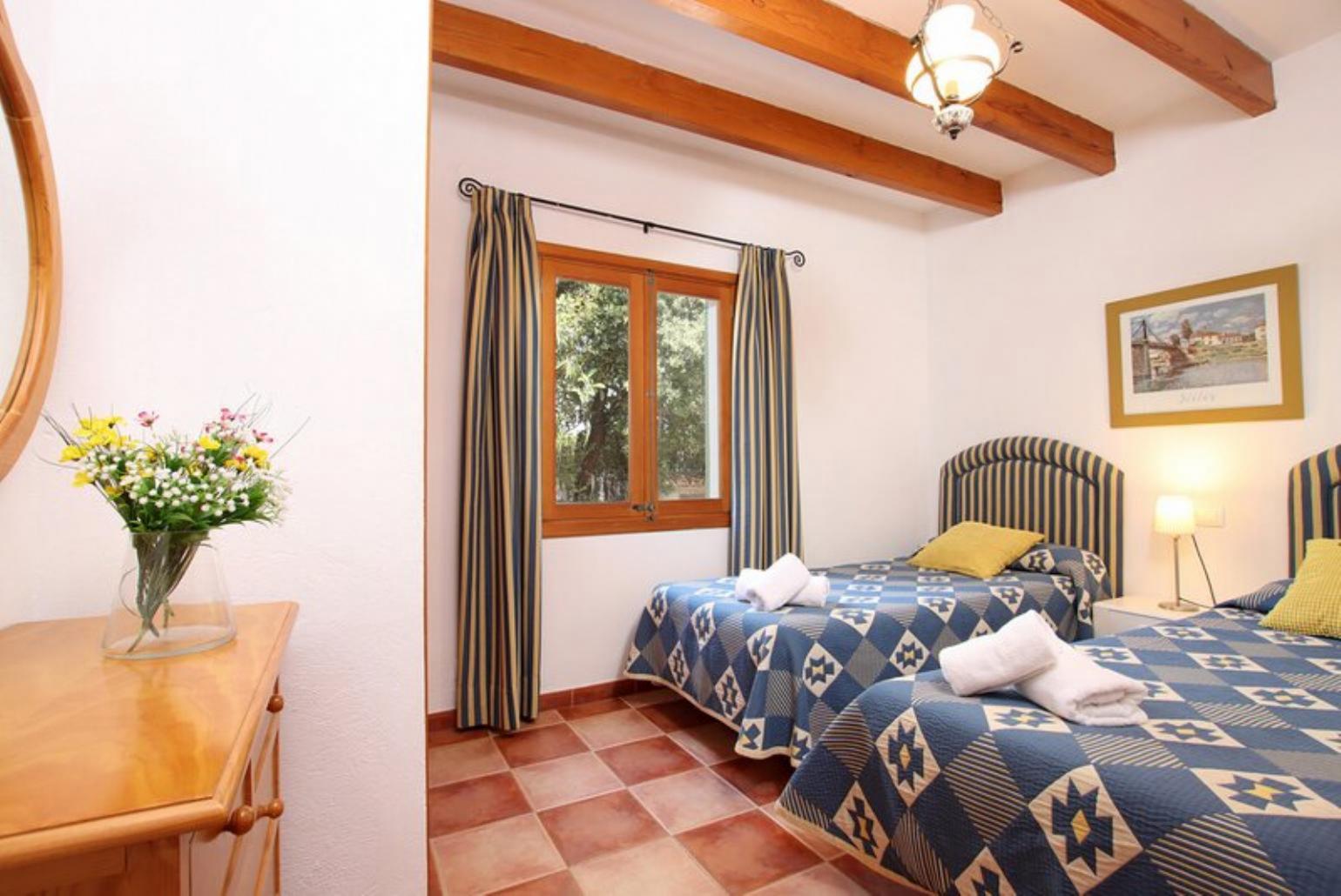 Twin bedroom