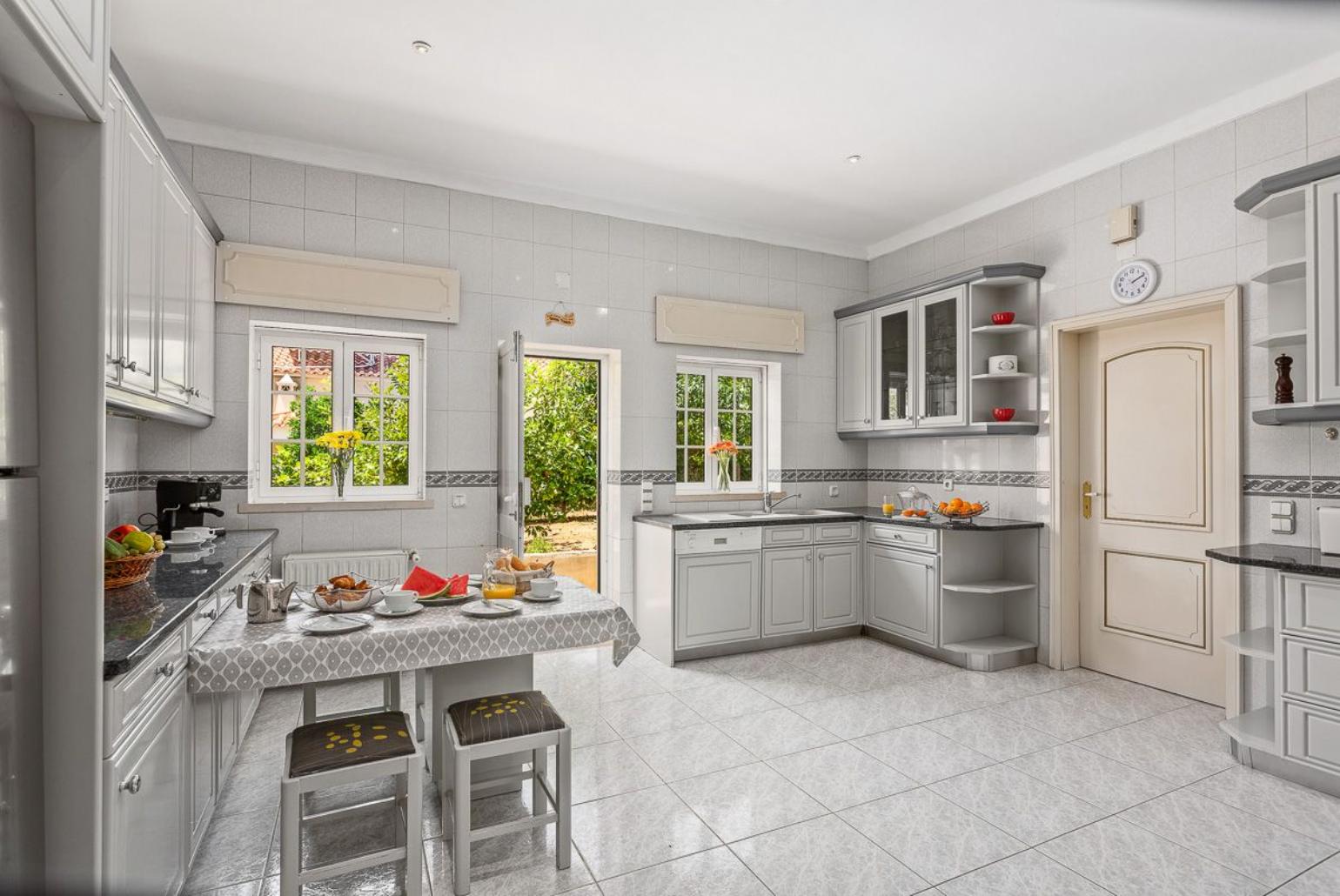 Equipped kitchen with dining area.