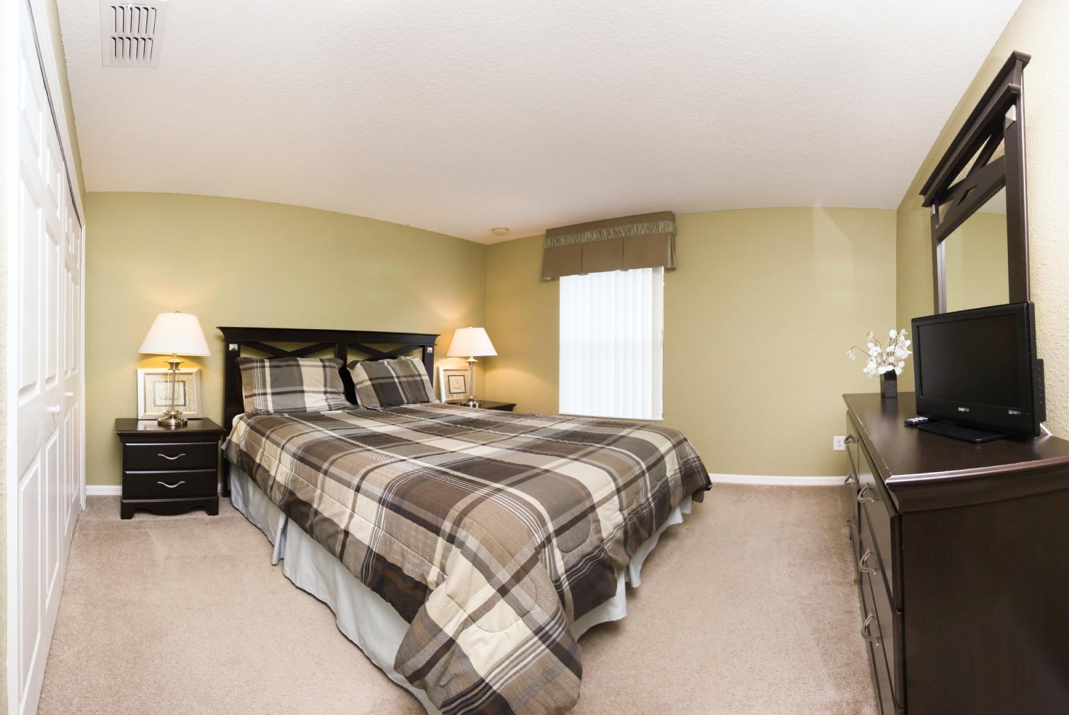 Double bedroom with TV.