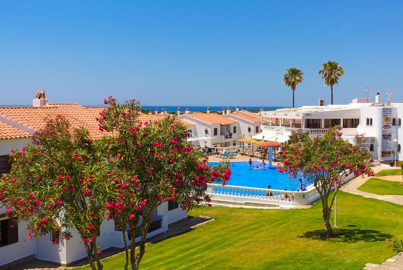 Beautiful apartment with shared pool, terrace, garden and sea views