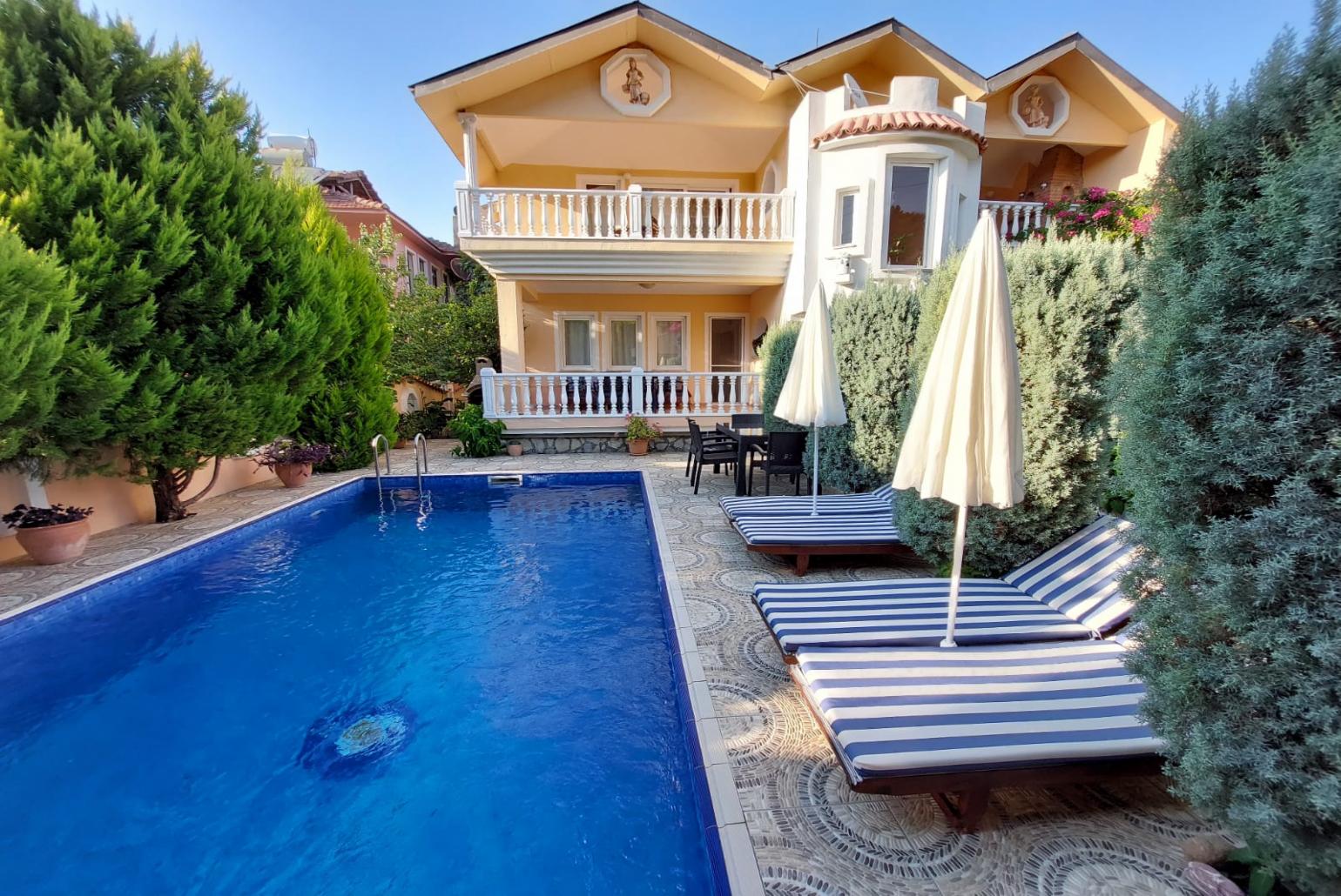 ,Beautiful private villa with private pool and tenant garden
