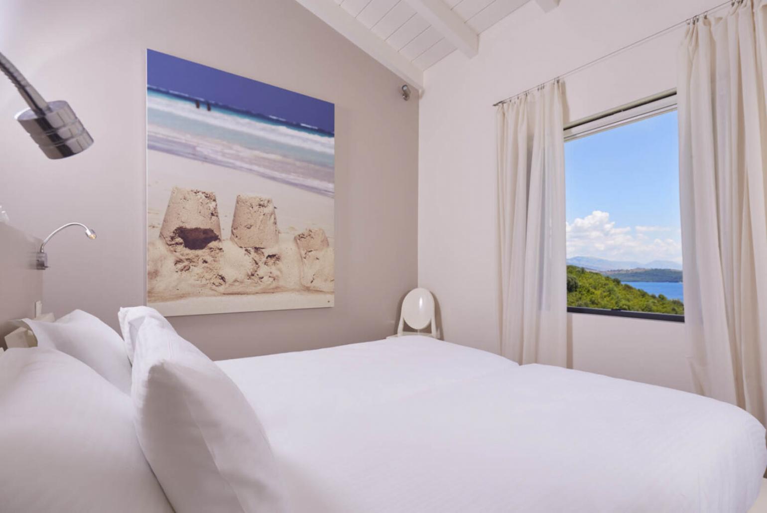 Twin bedroom with seaview