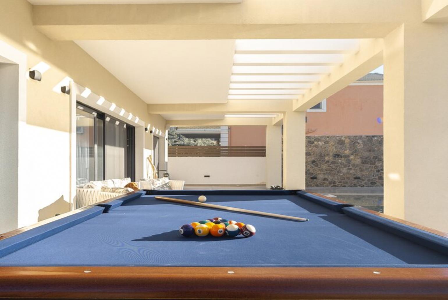 Outdoor pool table