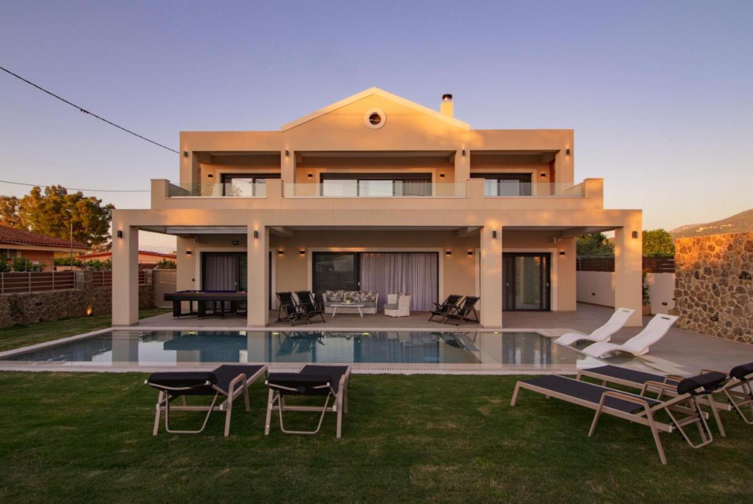 Beautiful private villa with private heated pool, spa and wine cellar