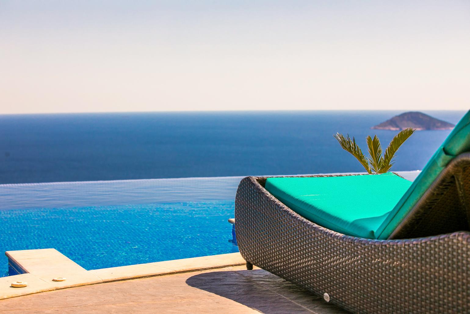 Villa Perseas Infinity Pool