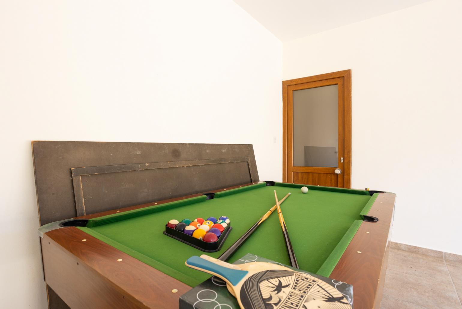 Pool table