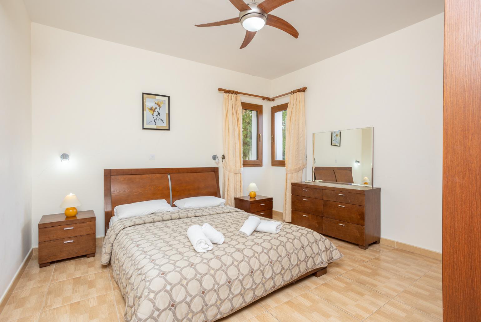 Double bedroom with en suite bathroom and A/C