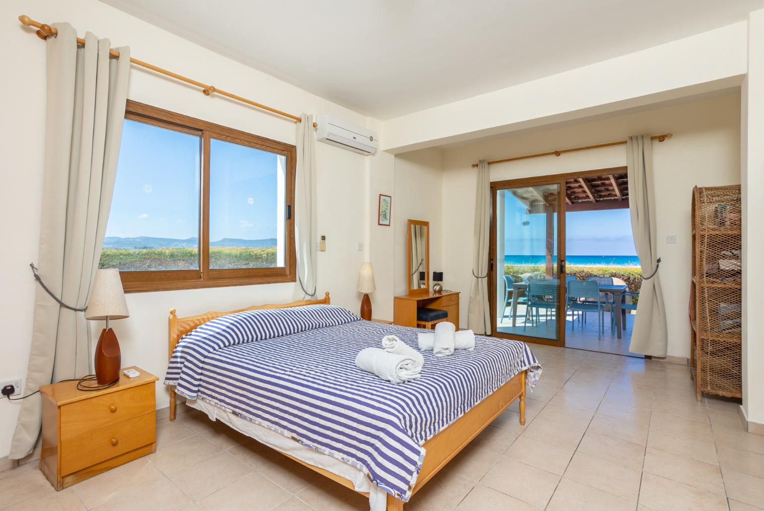 Double bedroom with en suite bathroom, A/C, and sea views