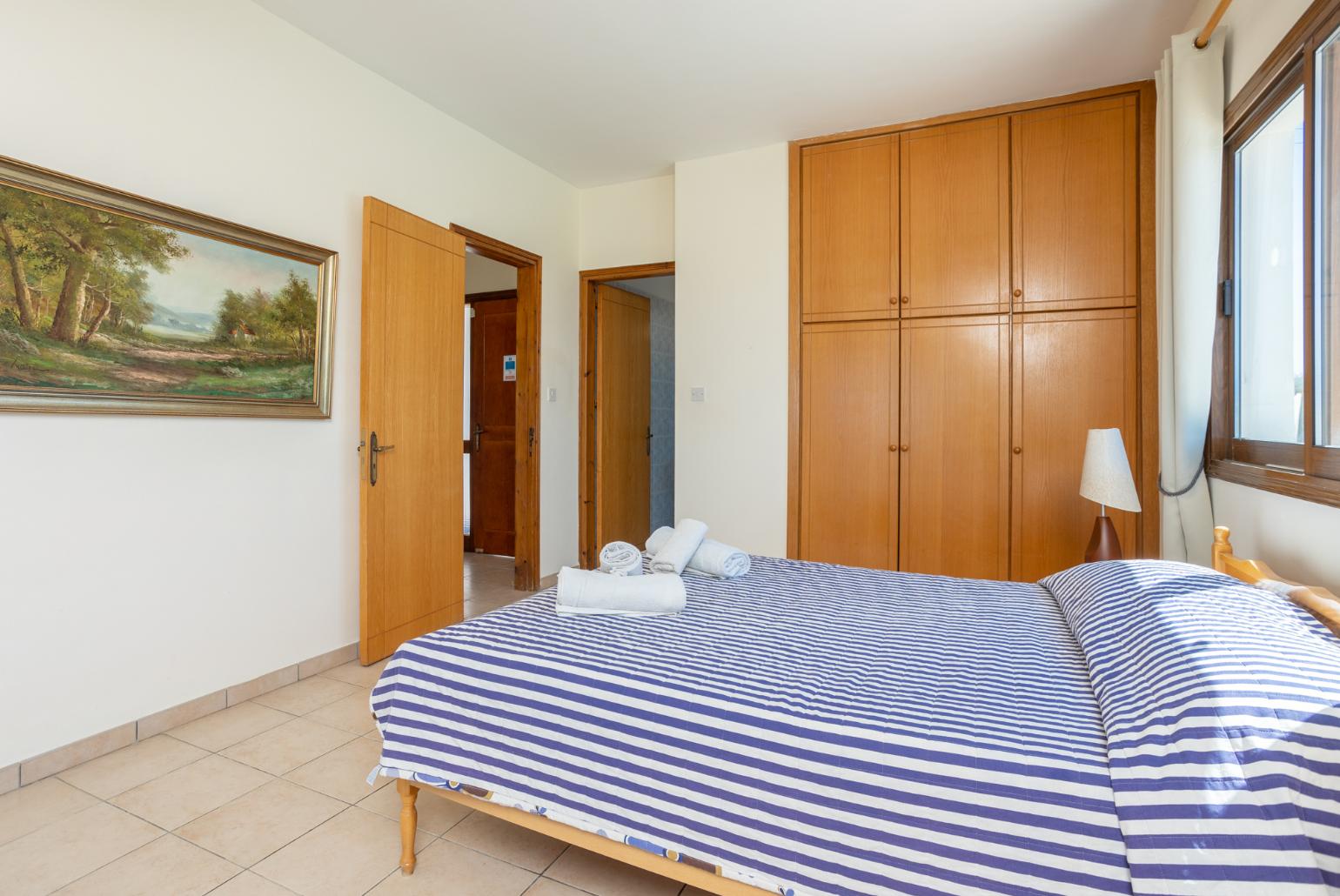 Double bedroom with en suite bathroom, A/C, and sea views