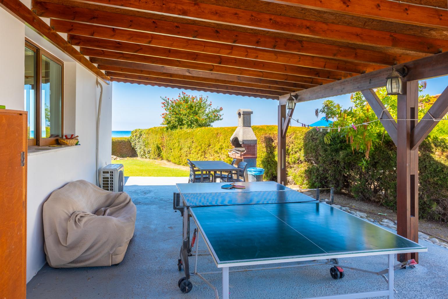 Terrace area with table tennis