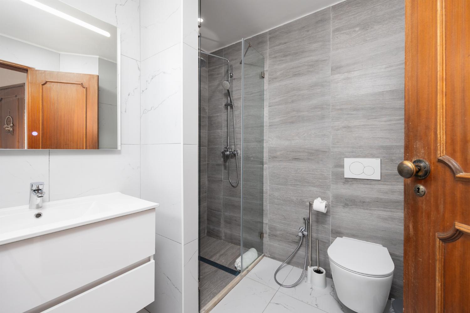 En suite bathroom with shower
