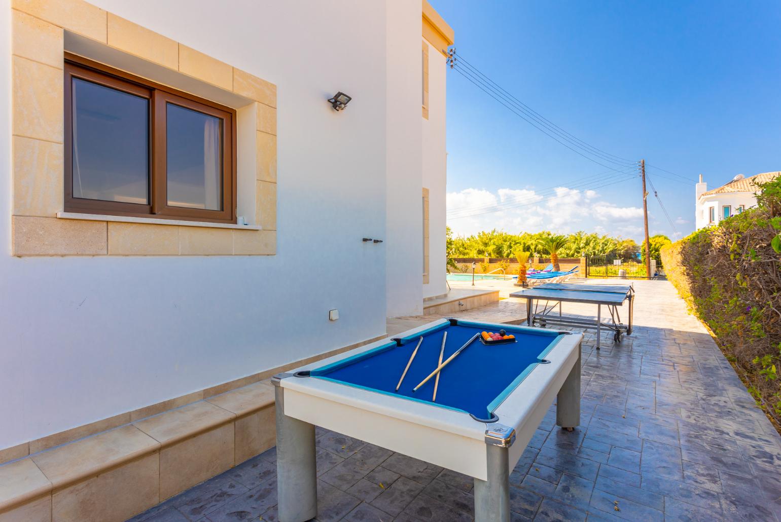 Terrace area with table tennis and pool table