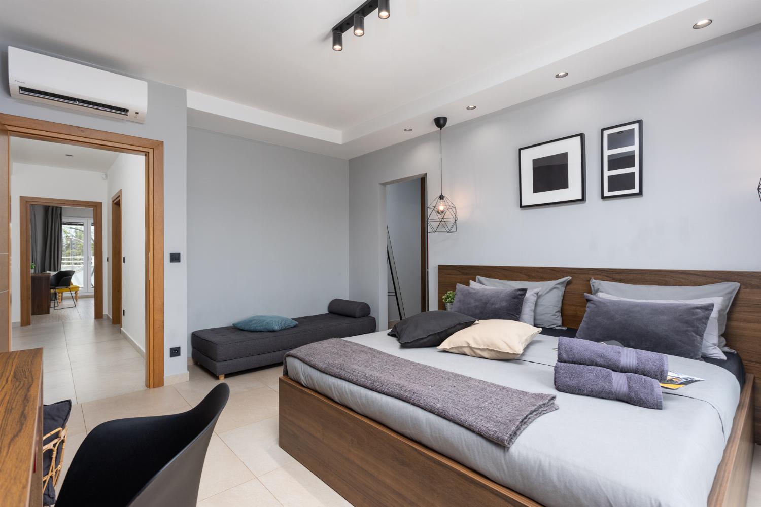 Double bedroom with en suite bathroom, A/C, TV, and balcony access