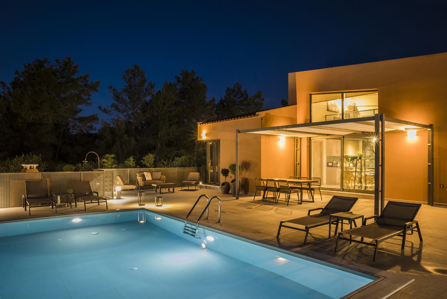 Private pool with terrace 