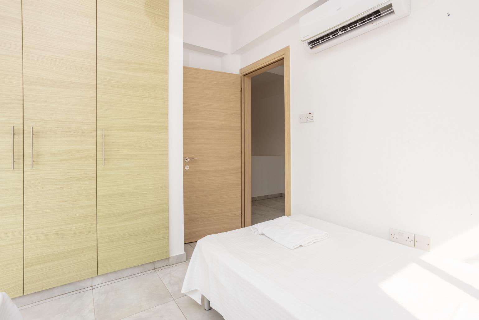 Twin bedroom with A/C