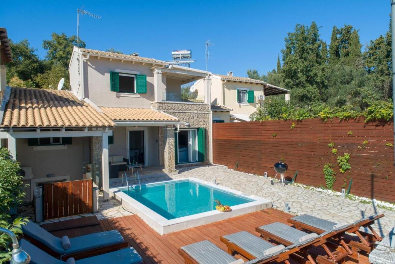 Beautiful villa with private swimming pool and sheltered area