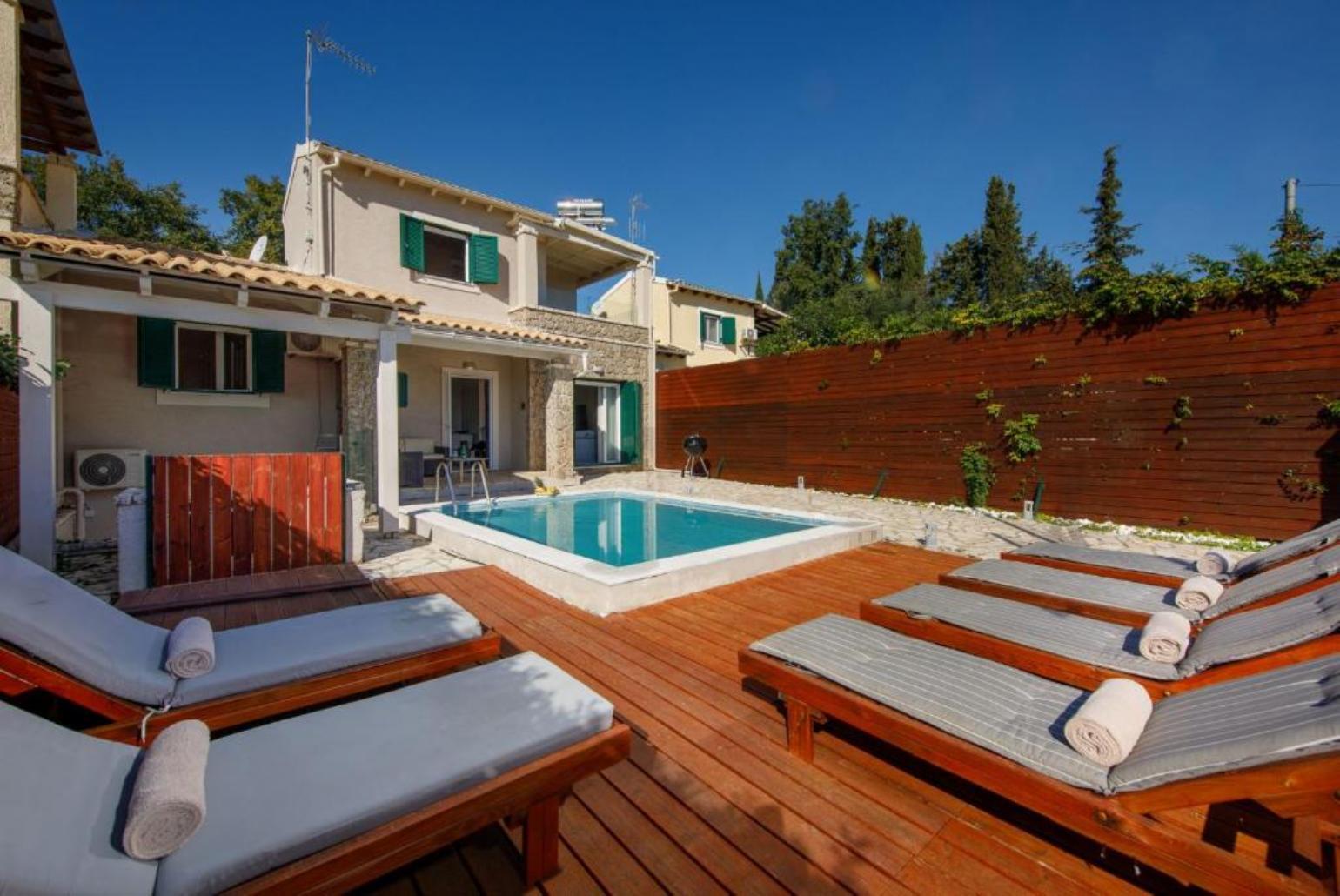 Beautiful villa with private swimming pool and sheltered area