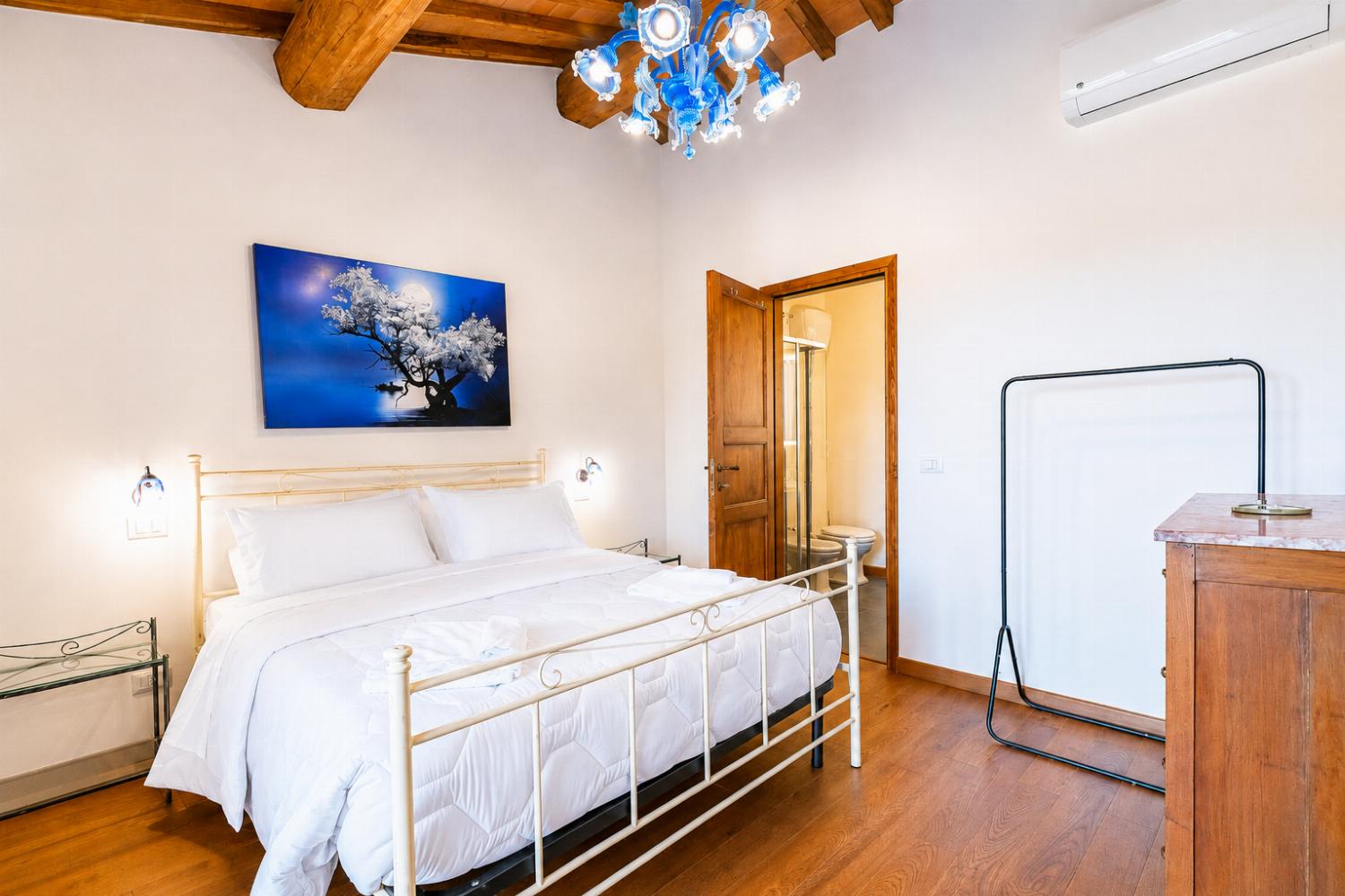 Double bedroom with en suite bathroom and A/C