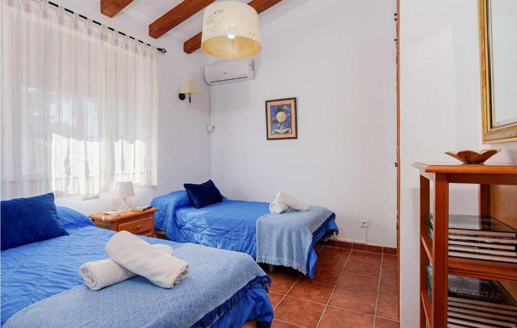 Twin bedroom with A/C