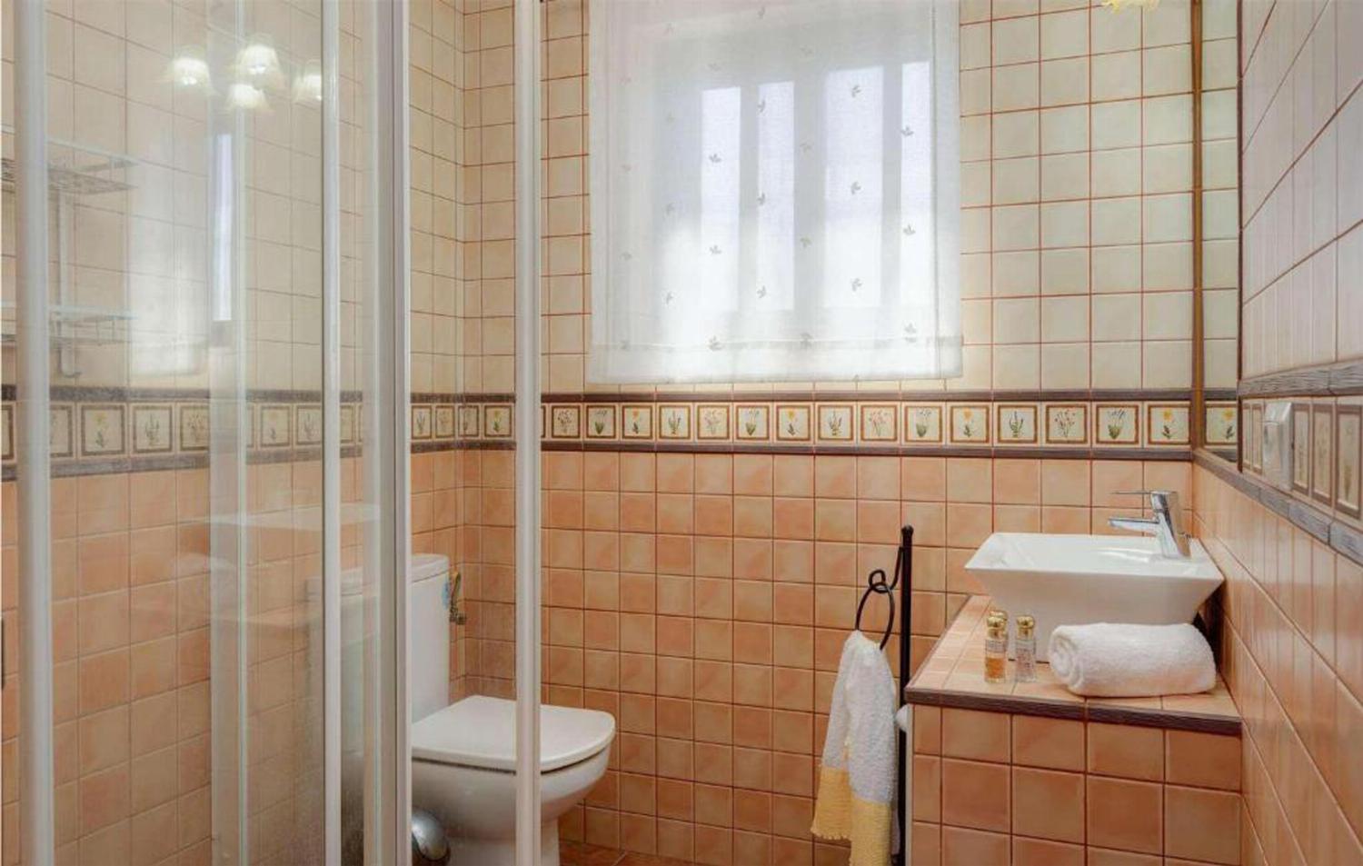 Family Bathroom, Shower, W/C