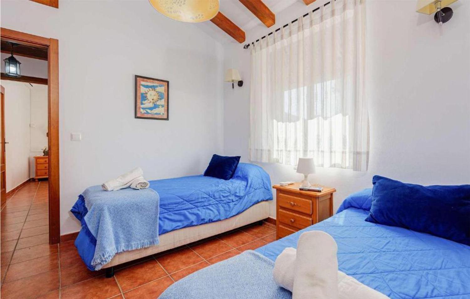 Twin beds bedroom with A/C